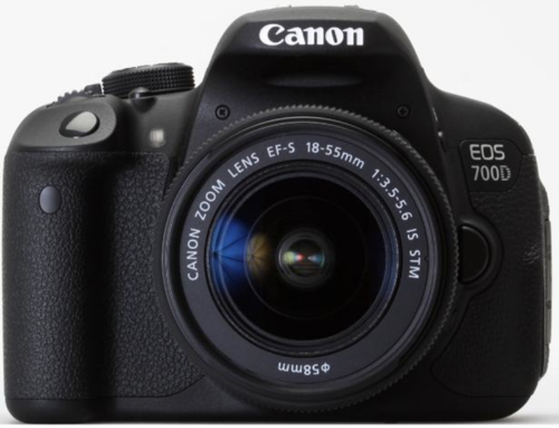 CANON Fotocamera reflex Canon EOS 700D CMOS 18 mpx + obiettivo EF-S 18 - 55 mm 